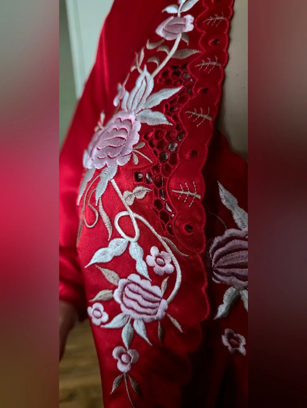 Vintage 雅叶尔 Yǎyèěr Red Silk Embroidered Robe & Nightgown Set